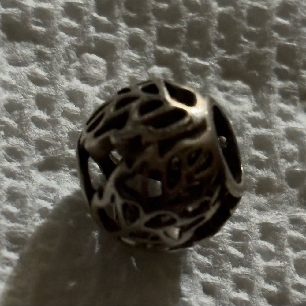 5/$10 Elegant Silver leaf Pandora charm